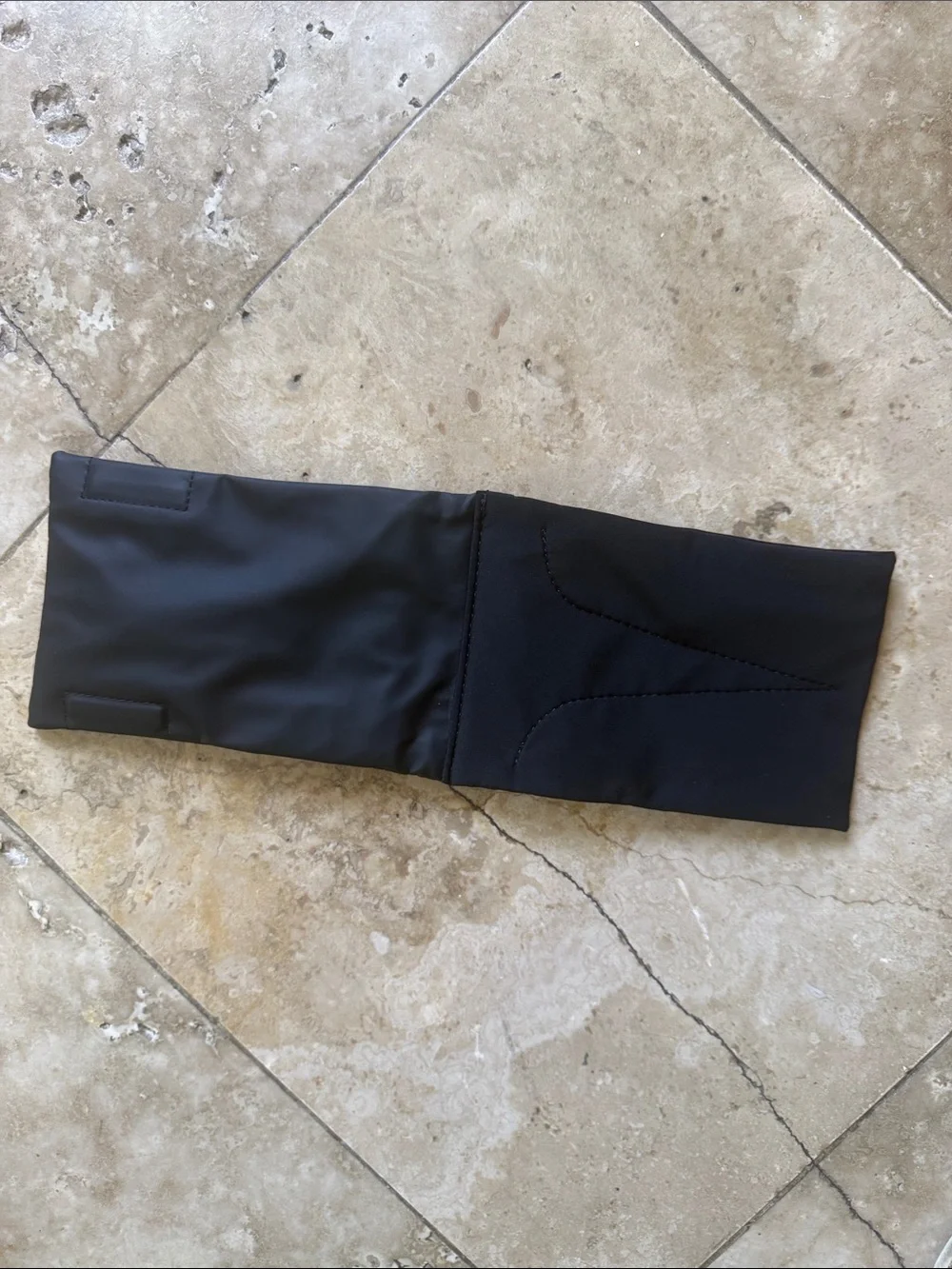 BUDDY POUCH excellent condition, black and gray